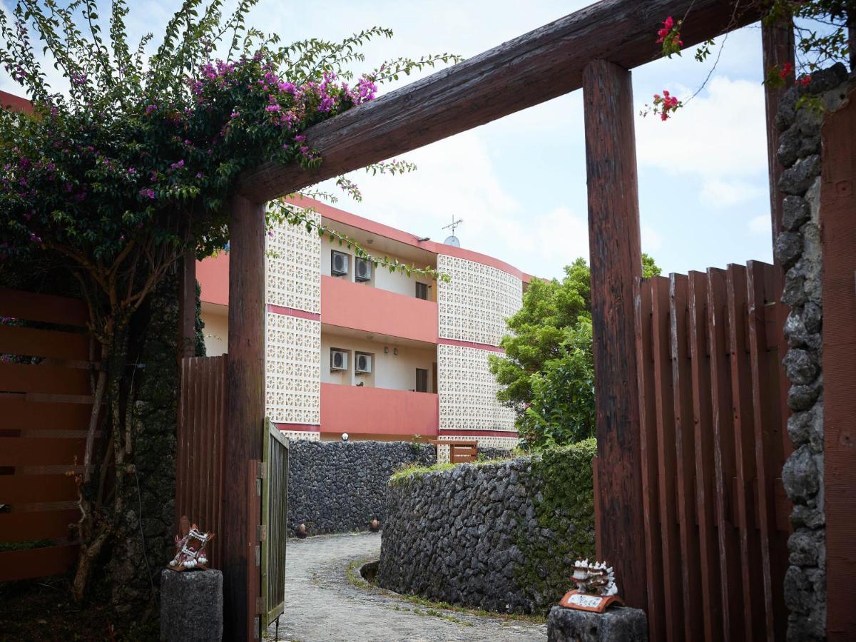 Hotel Murasakimura Yomitan Εξωτερικό φωτογραφία